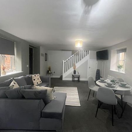 Cedar House - 2 Bed House With Free Parking In Town Centre! By Shortstays4U 金斯林 外观 照片